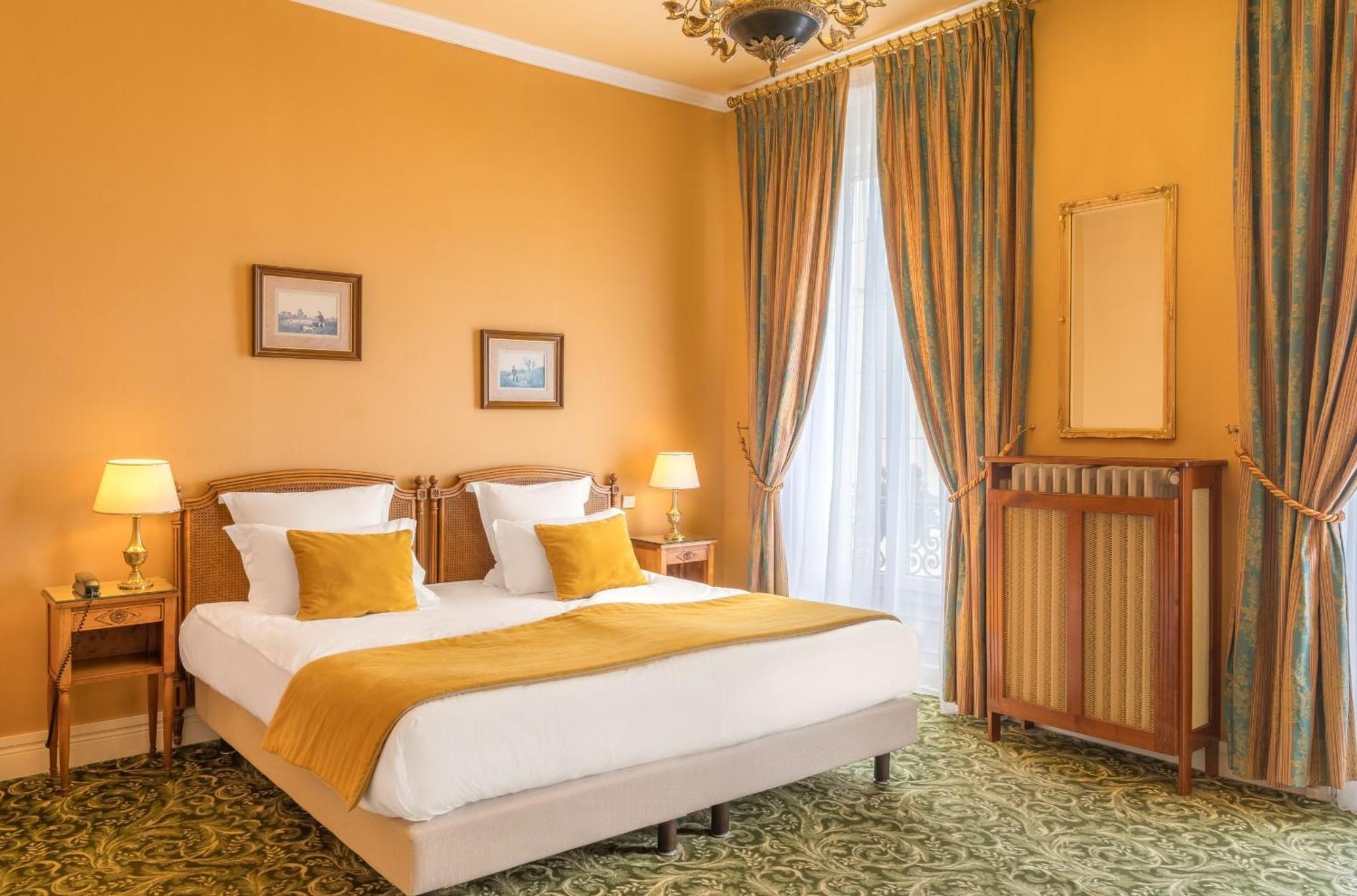 Grand Hotel Des Templiers Reims Room photo