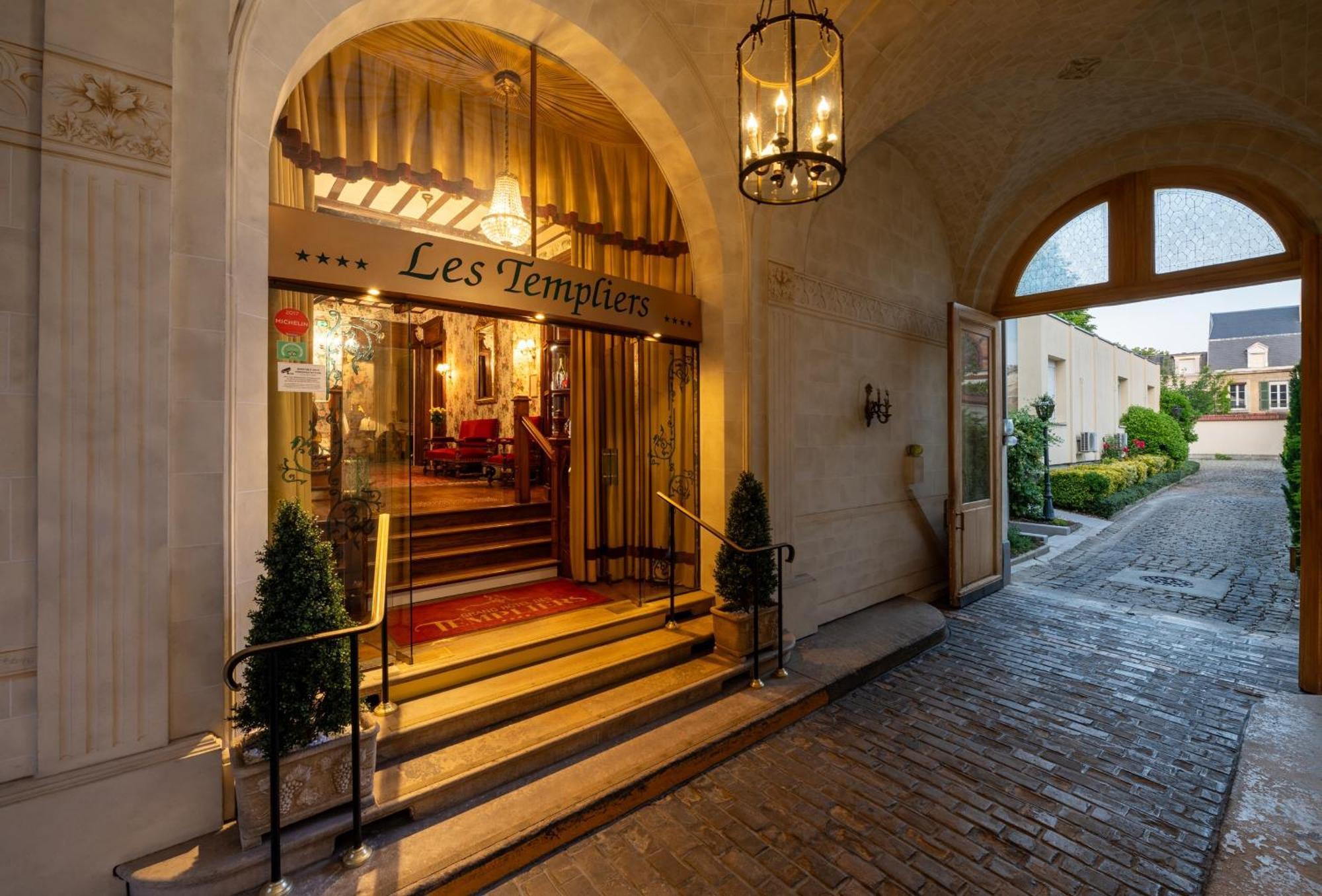 Grand Hotel Des Templiers Reims Exterior photo