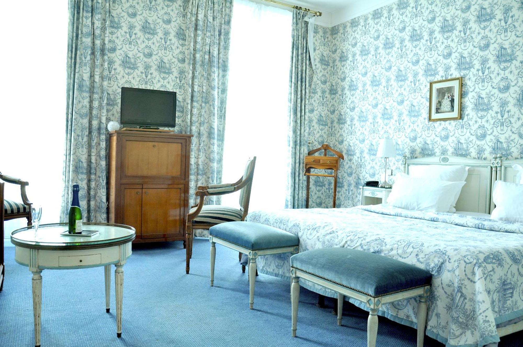 Grand Hotel Des Templiers Reims Room photo