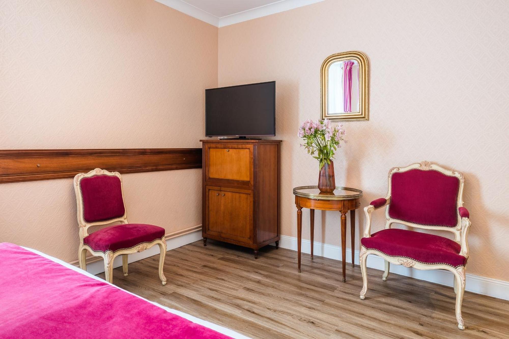 Grand Hotel Des Templiers Reims Room photo