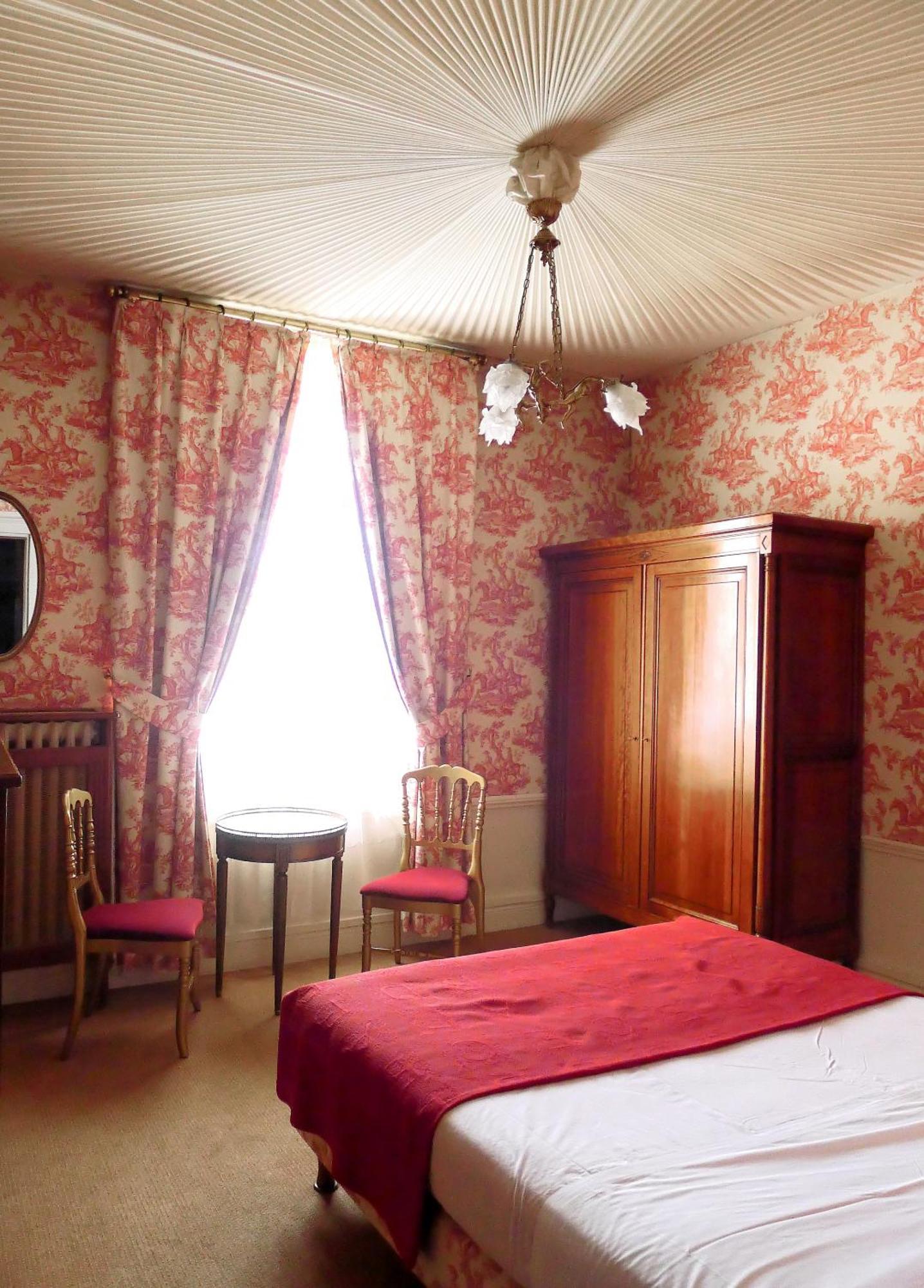 Grand Hotel Des Templiers Reims Room photo