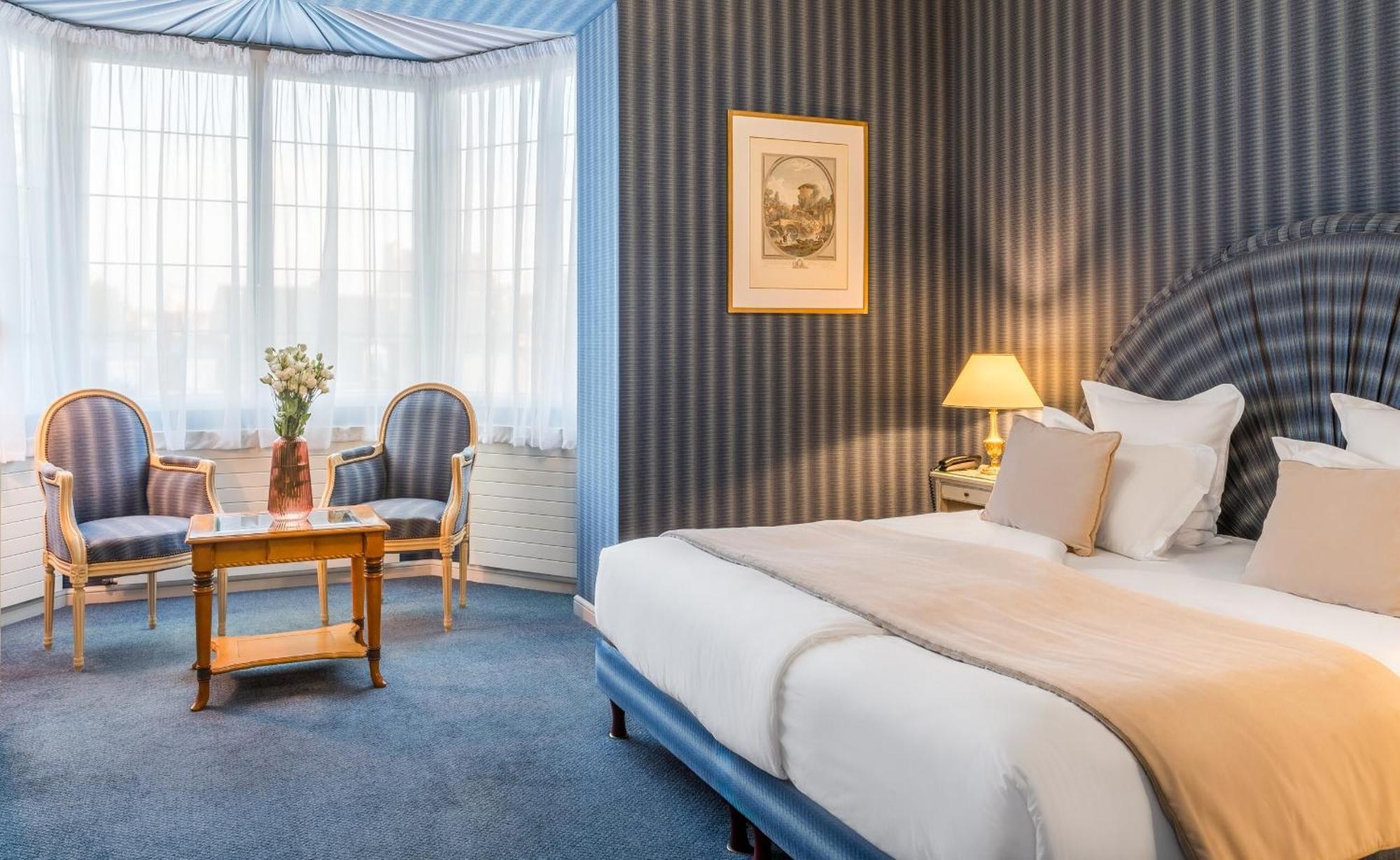 Grand Hotel Des Templiers Reims Room photo