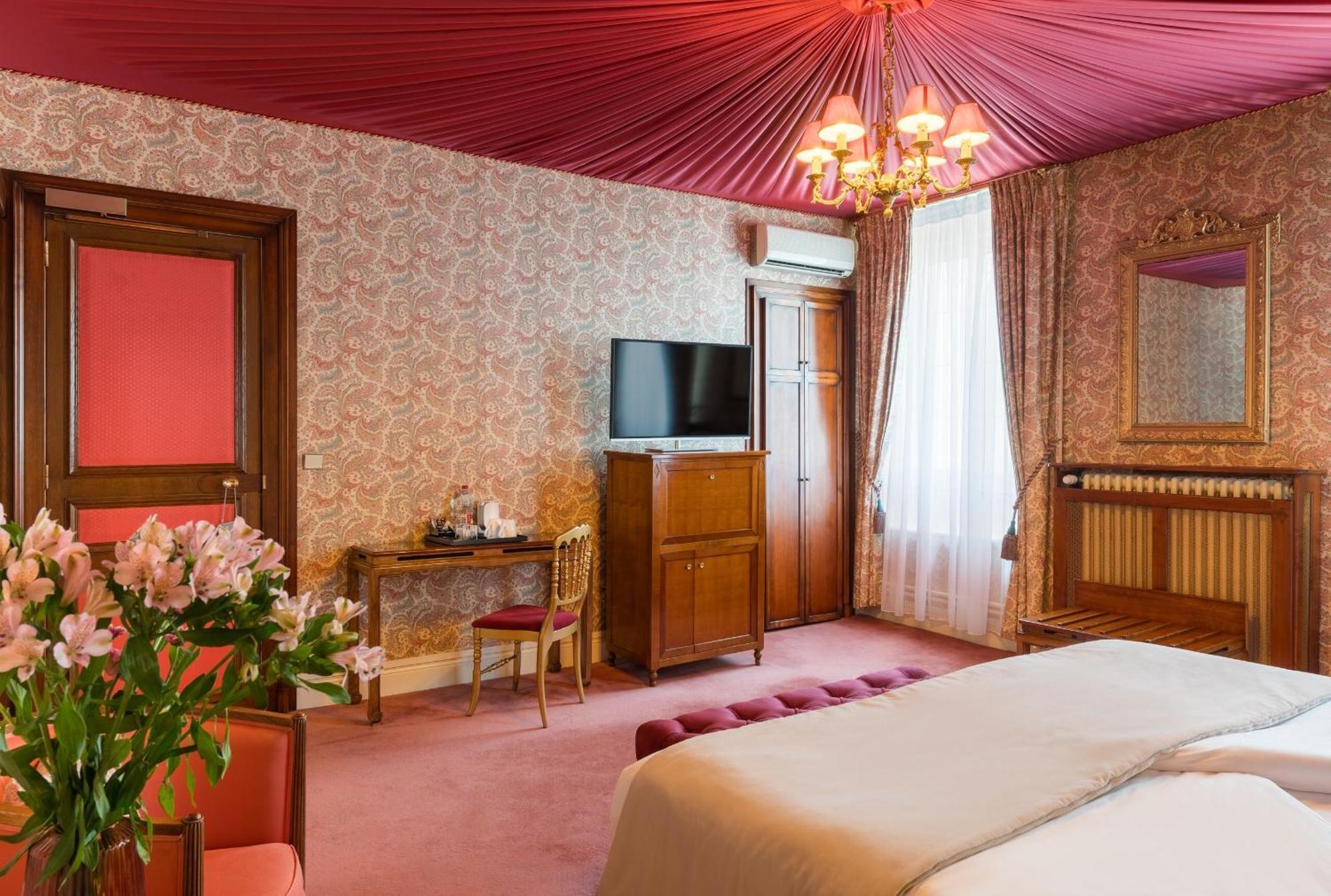 Grand Hotel Des Templiers Reims Room photo